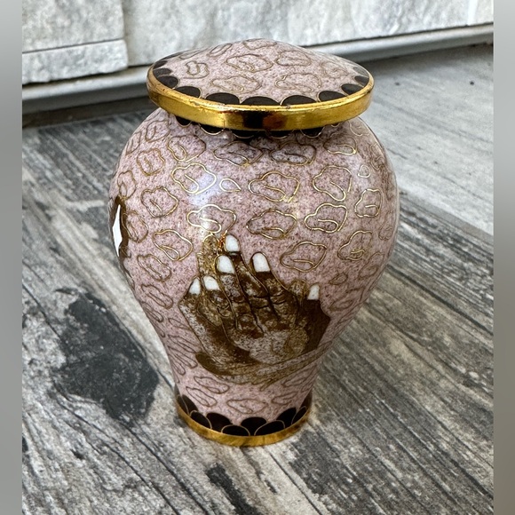 Vintage  Cloisonne  Asian Miniature  Praying Hands Design Jar Urn with lid - Picture 6 of 12